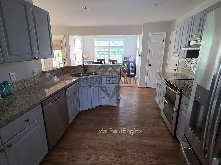 54 Dawson Dr — Photo 10