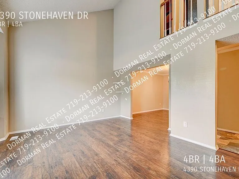 4390 Stonehaven Dr — Photo 4