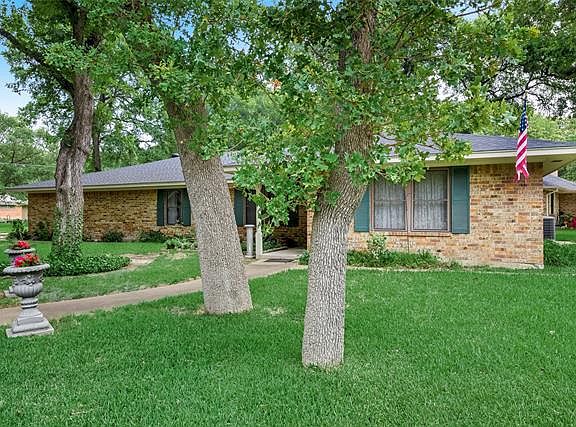 4th image of 2801 Hillcrest Dr