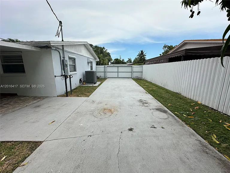 15640 SW 102nd Pl — Photo 16