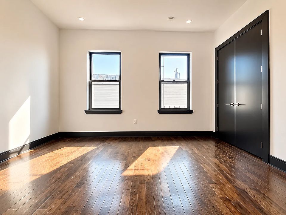 2nd image of 216 Knickerbocker Ave #2D