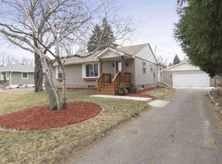 1906 Shryer Ave W, Roseville, MN 55113