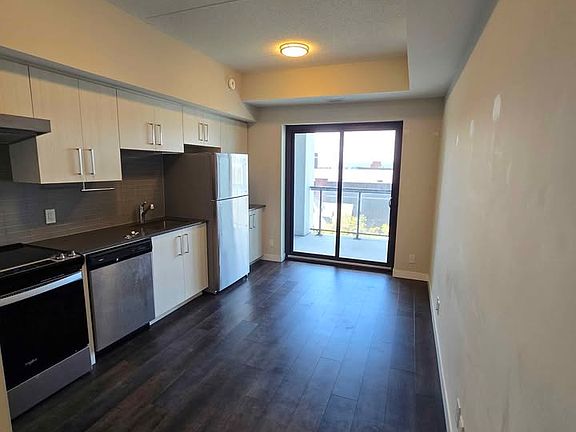 3rd image of 15 Queen St S #701