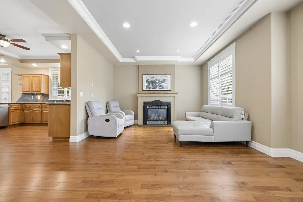4 bed, 2518 sqft, $4,850 — Photo 2