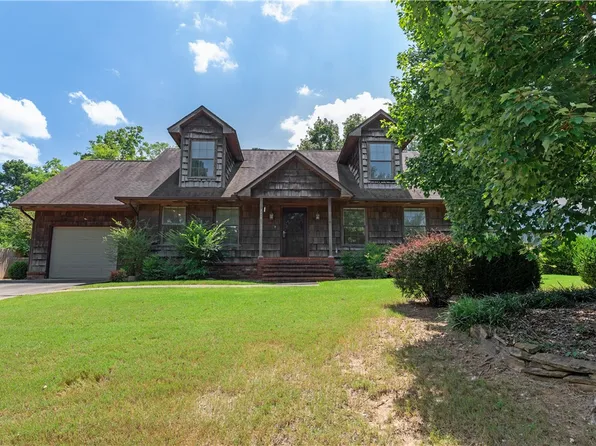 2115 W Loren Cir, Fayetteville, AR 72701