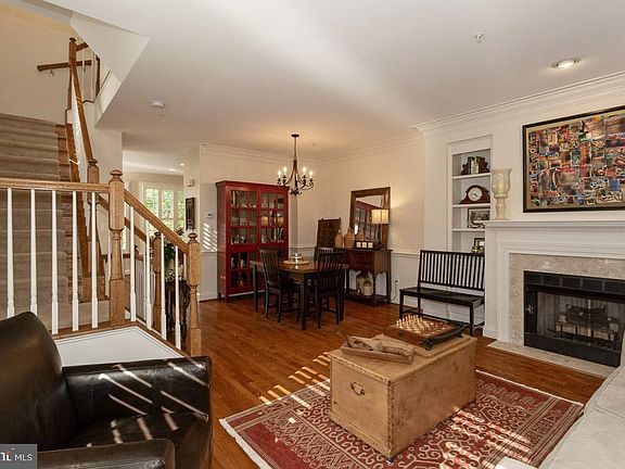 5th image of 529 Bellvue Pl
