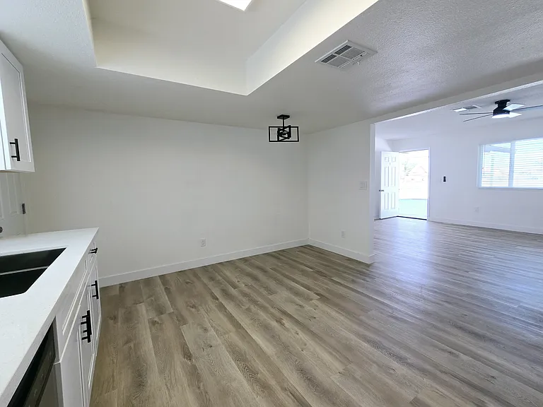 1083 E Calvada Blvd #B — Photo 9