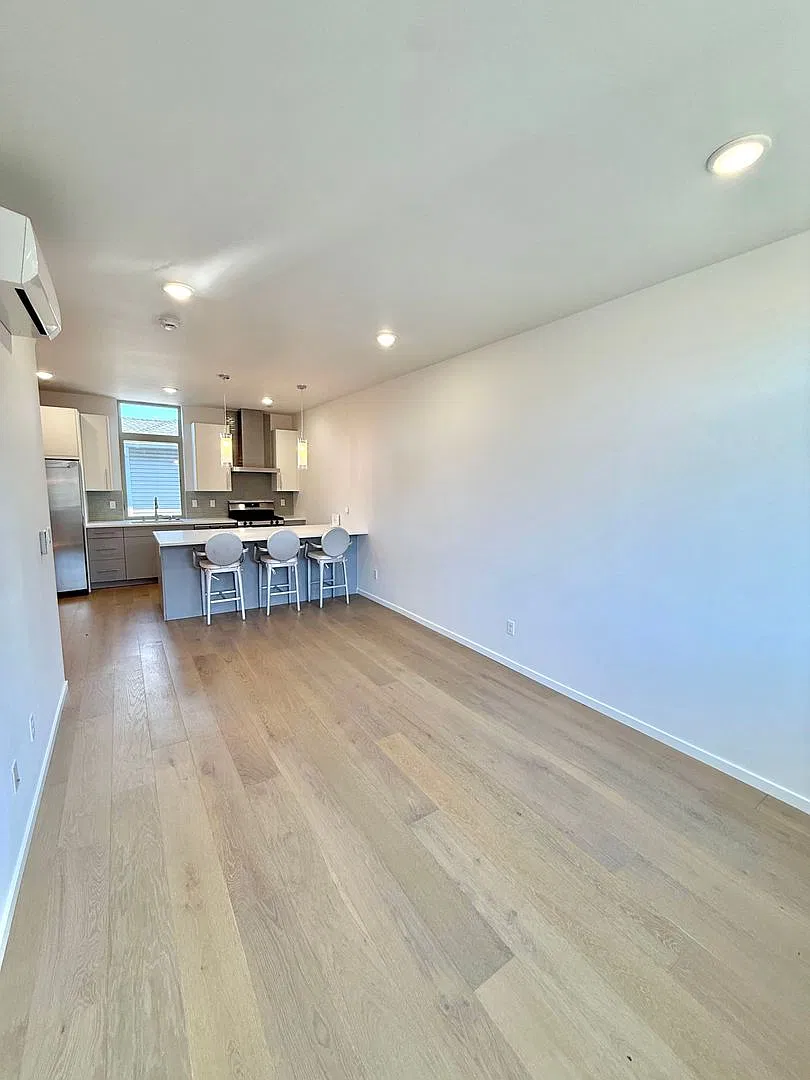 Spacious North Seattle Townhome with Rooftop Views — Photo 3