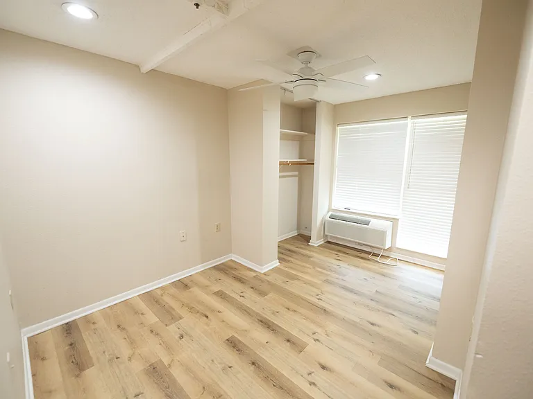 201 N Cedar St #7 — Photo 7