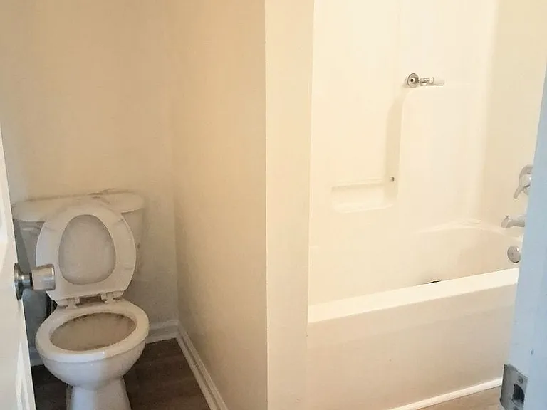 705 Adams St — Photo 6