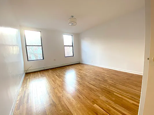 Rented by EXR | media 9