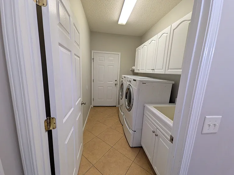 475 Crestview Rd — Photo 51