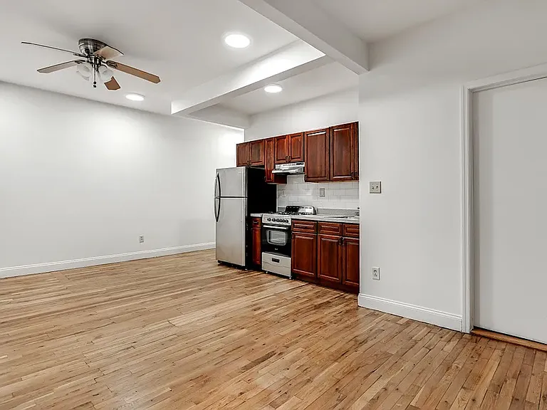 67 Clifton Pl #2R — Photo 2