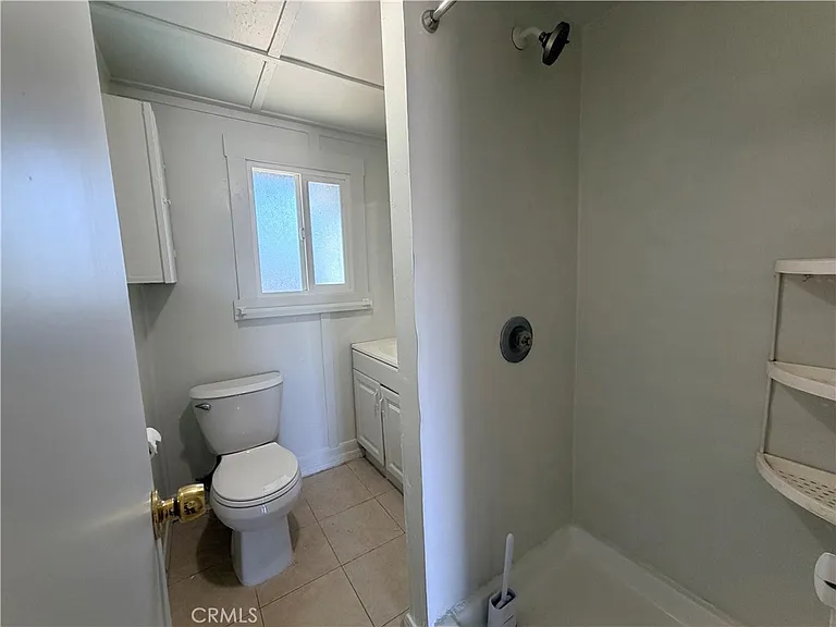 811 E Wells St — Photo 8