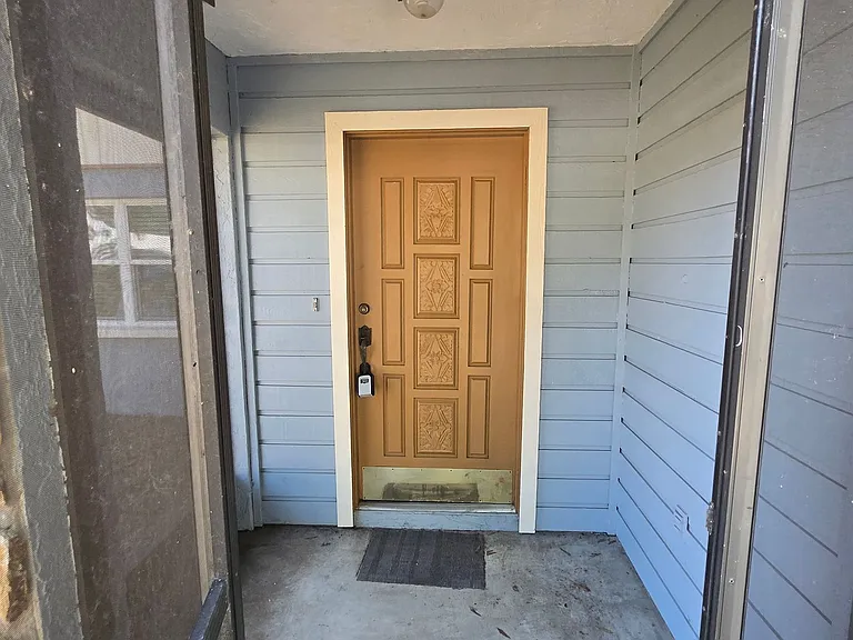 4705 Violet Ave — Photo 2