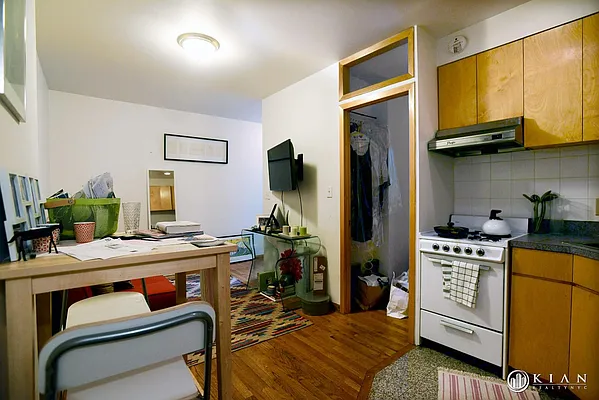 Rented by Kian Realty | media 2