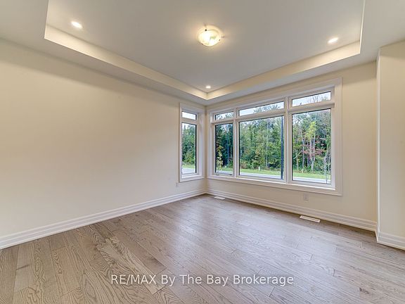 3rd image of 182 Mapleside Dr