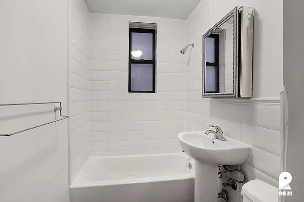 Rented by REZI | media 57