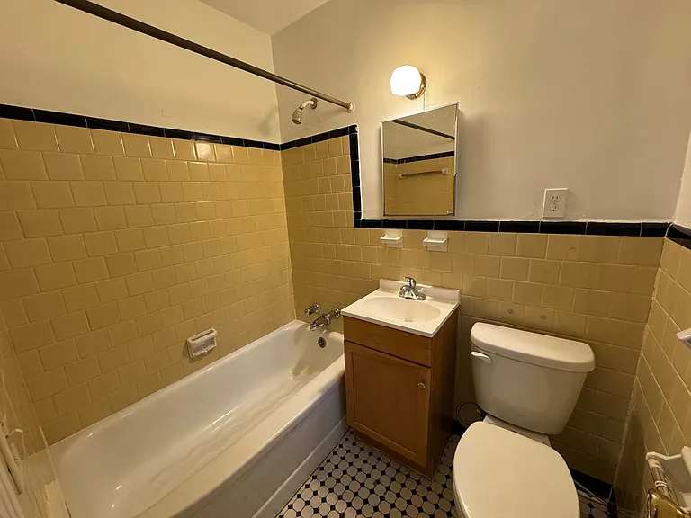 205 Holmes Dr #C — Photo 8
