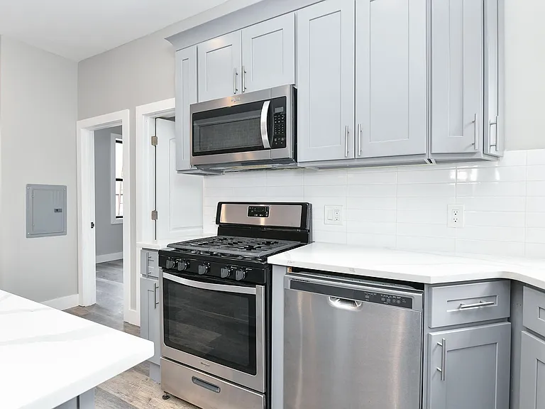 30 63rd St #2R — Photo 3