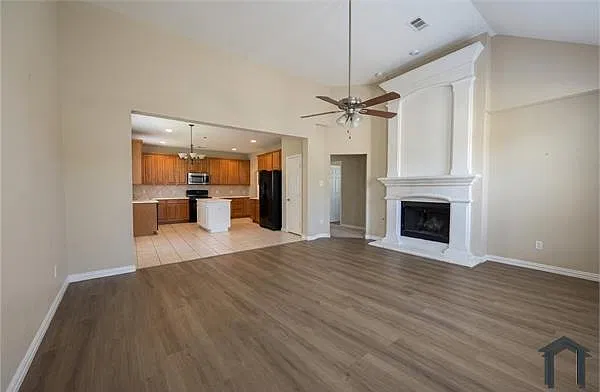 4 bed, 2800 sqft, $3,000 — Photo 4
