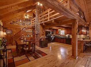 41 Fairview Ave, Hope Valley, RI 02832