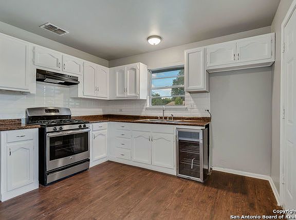 4th image of 214 Moonstone Dr