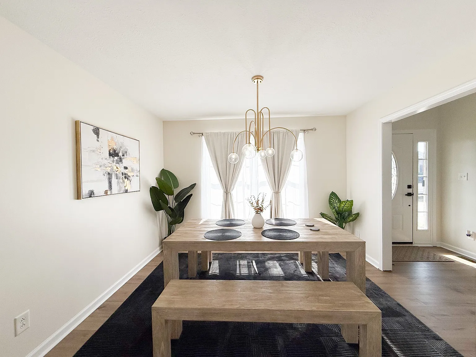 5 bed, 2.5 bath, 2400 sqft, $2,250 — Photo 4