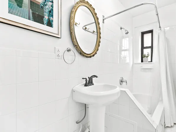 328 West 12th Street image 4 of 4