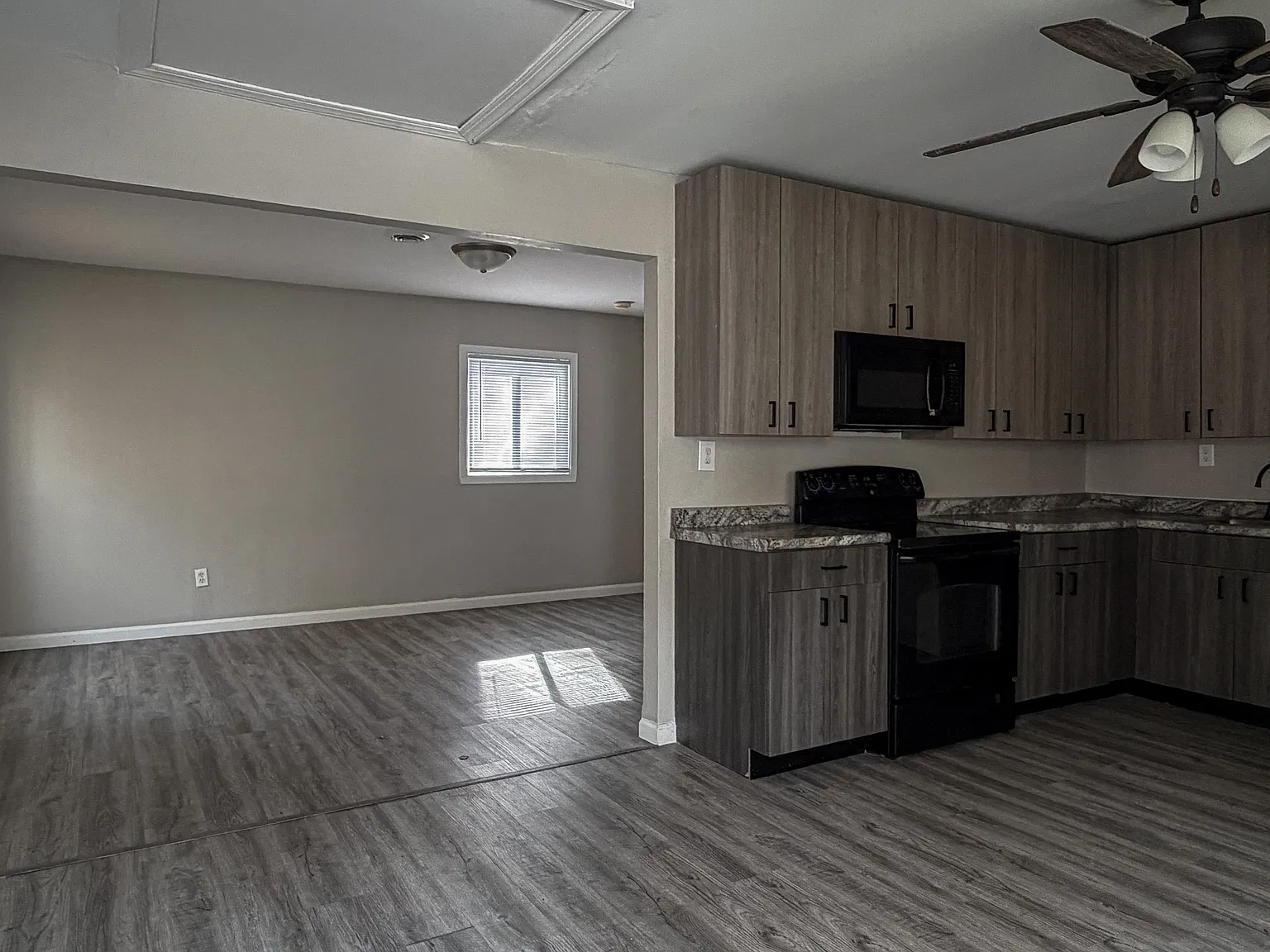 3 bed, 1034 sqft, $1,100 — Photo 2