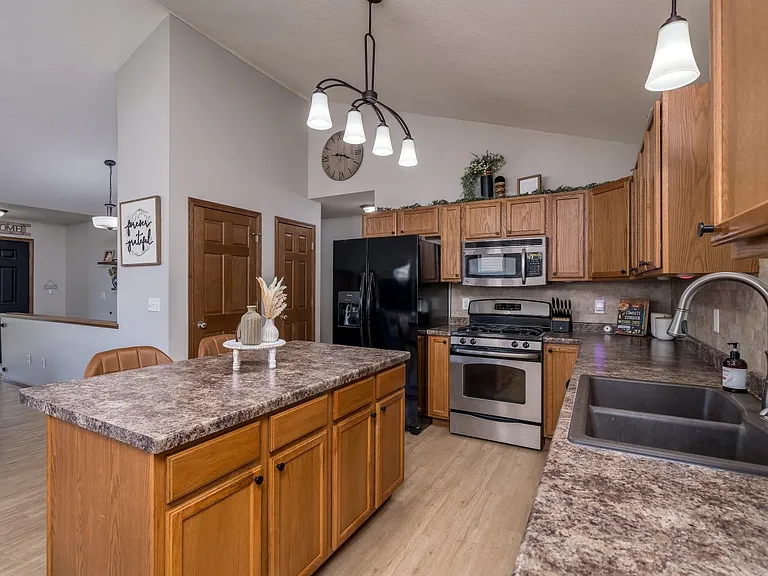 305 Tanager Rd — Photo 10