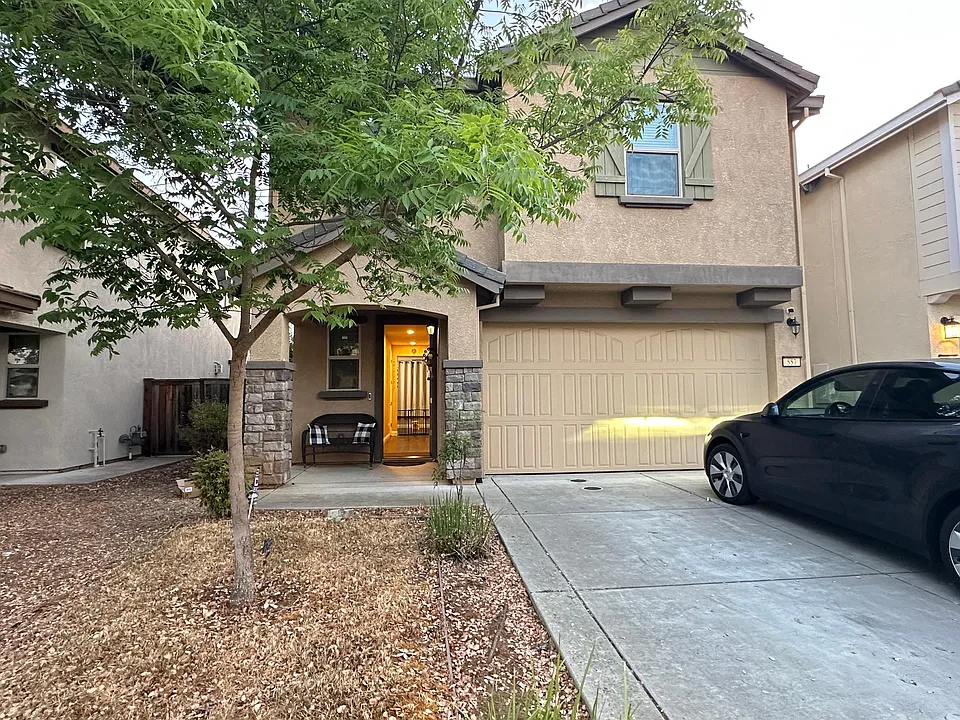 557 Addison Ct
