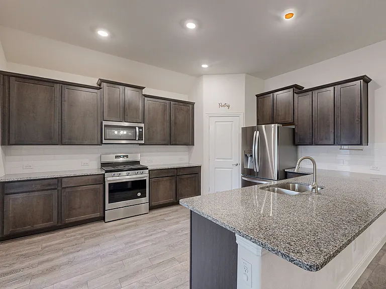 10925 Klondike Ln — Photo 12
