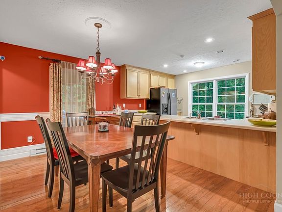 4th image of 139 Chinquapin Springs Lane