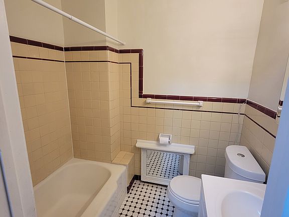 5th image of 526 W Clapier St #1