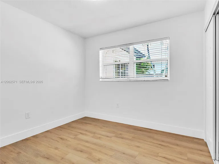 10015 SW 85th Ter — Photo 11