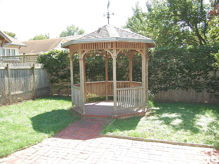 2411 C St — Photo 22