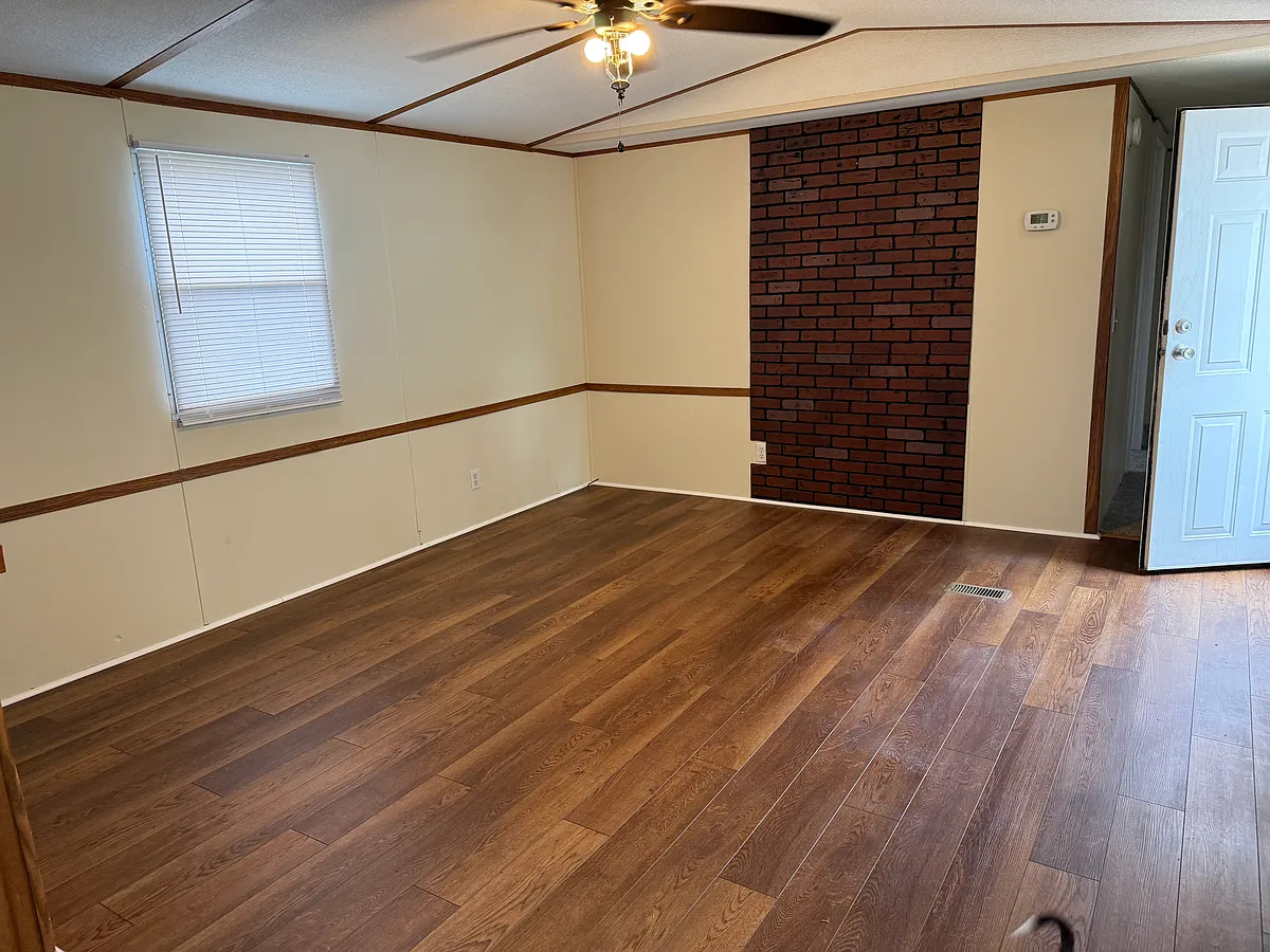 Building Photo - 606 Snake Rd #5