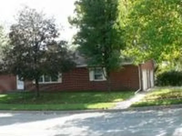106 W Edwards St, Maryville, MO 64468