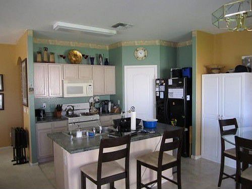 3rd image of 2676 E Bellerive Dr