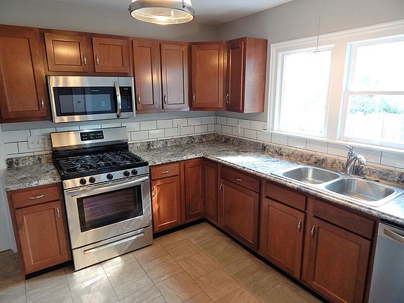 5th image of 815 7th St NW