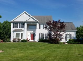 45 Broadmoor Trl, Fairport, NY 14450