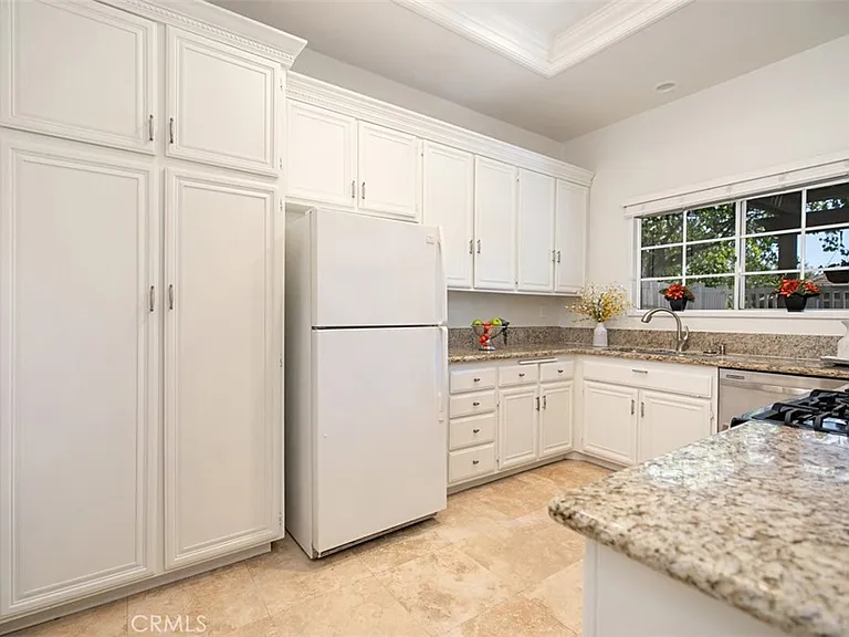 24392 Kingston Ct — Photo 10
