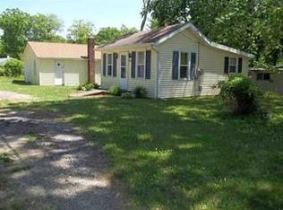 11015 E Cherokee Rd, Walkerton, IN 46574