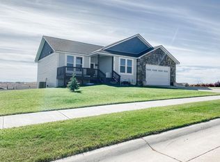 201 26th Ave NE, Watford City, ND 58854