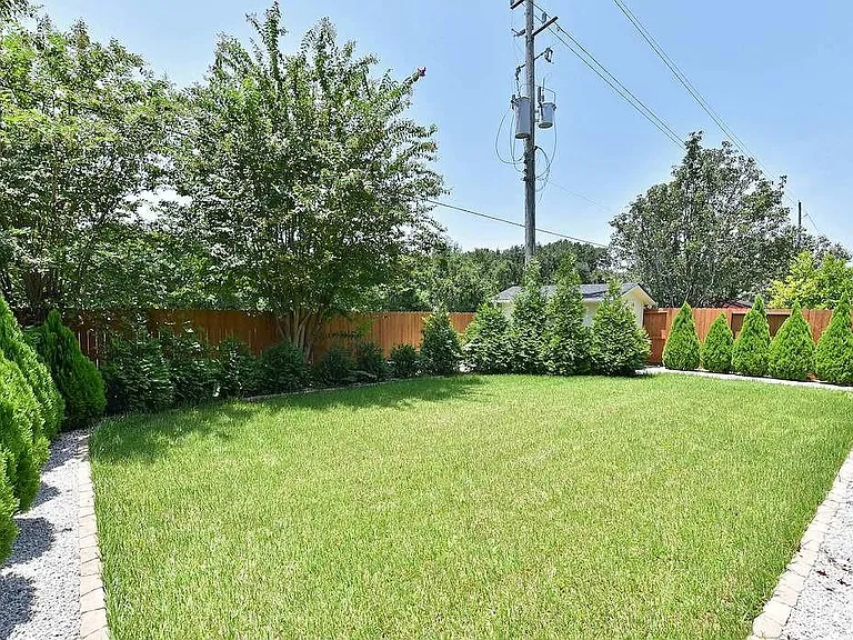 22121 Atwater Canyon Ln — Photo 28