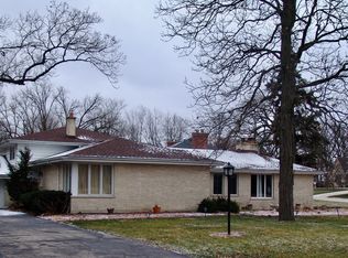 15 Sheffield Ln, Oak Brook, IL 60523