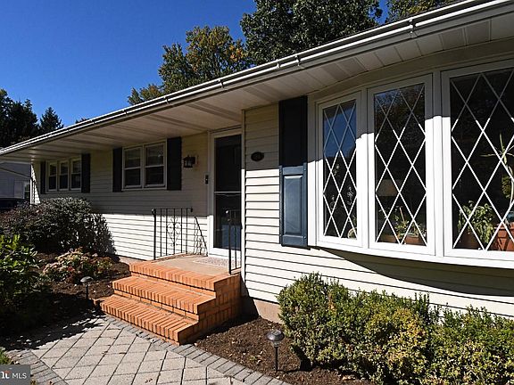 5th image of 204 W Ferry Rd