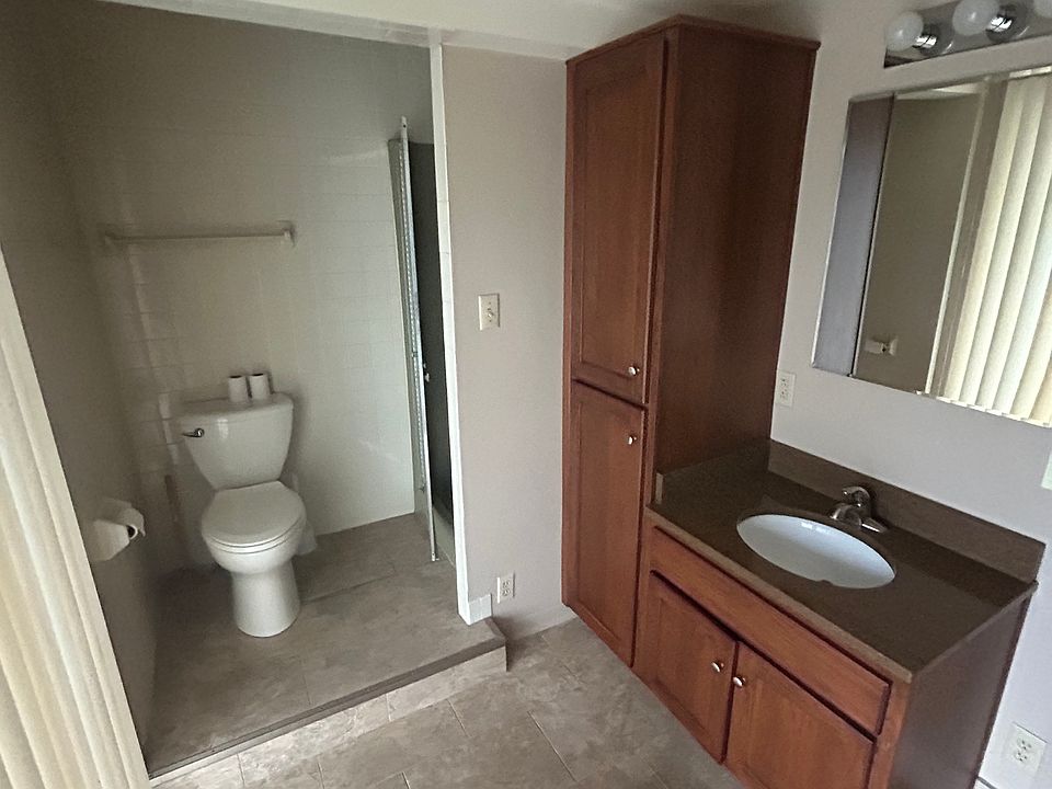 1st image of 1411 Reed Rd #4
