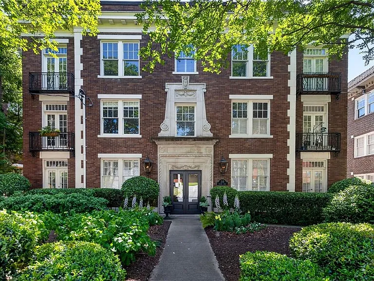20 Collier Rd NW #15 — Photo 1